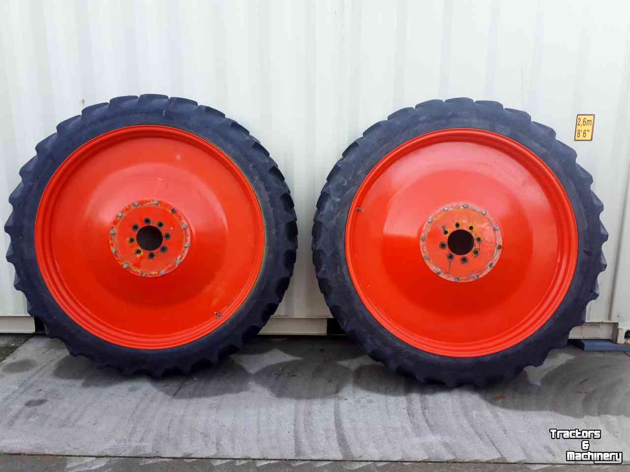 Wheels, Tyres, Rims & Dual spacers Good Year 270/85R50 en 320/85R32