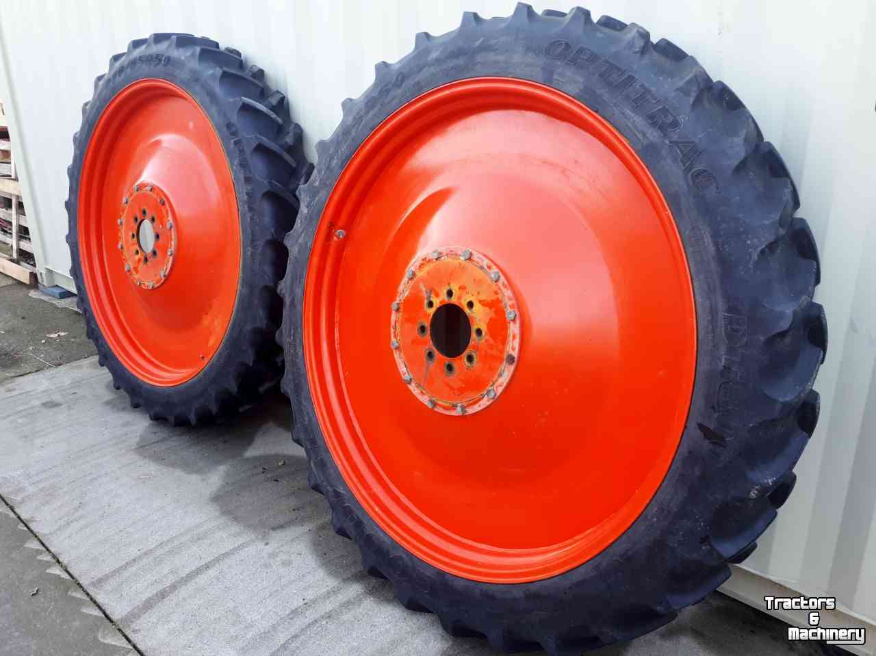 Wheels, Tyres, Rims & Dual spacers Good Year 270/85R50 en 320/85R32