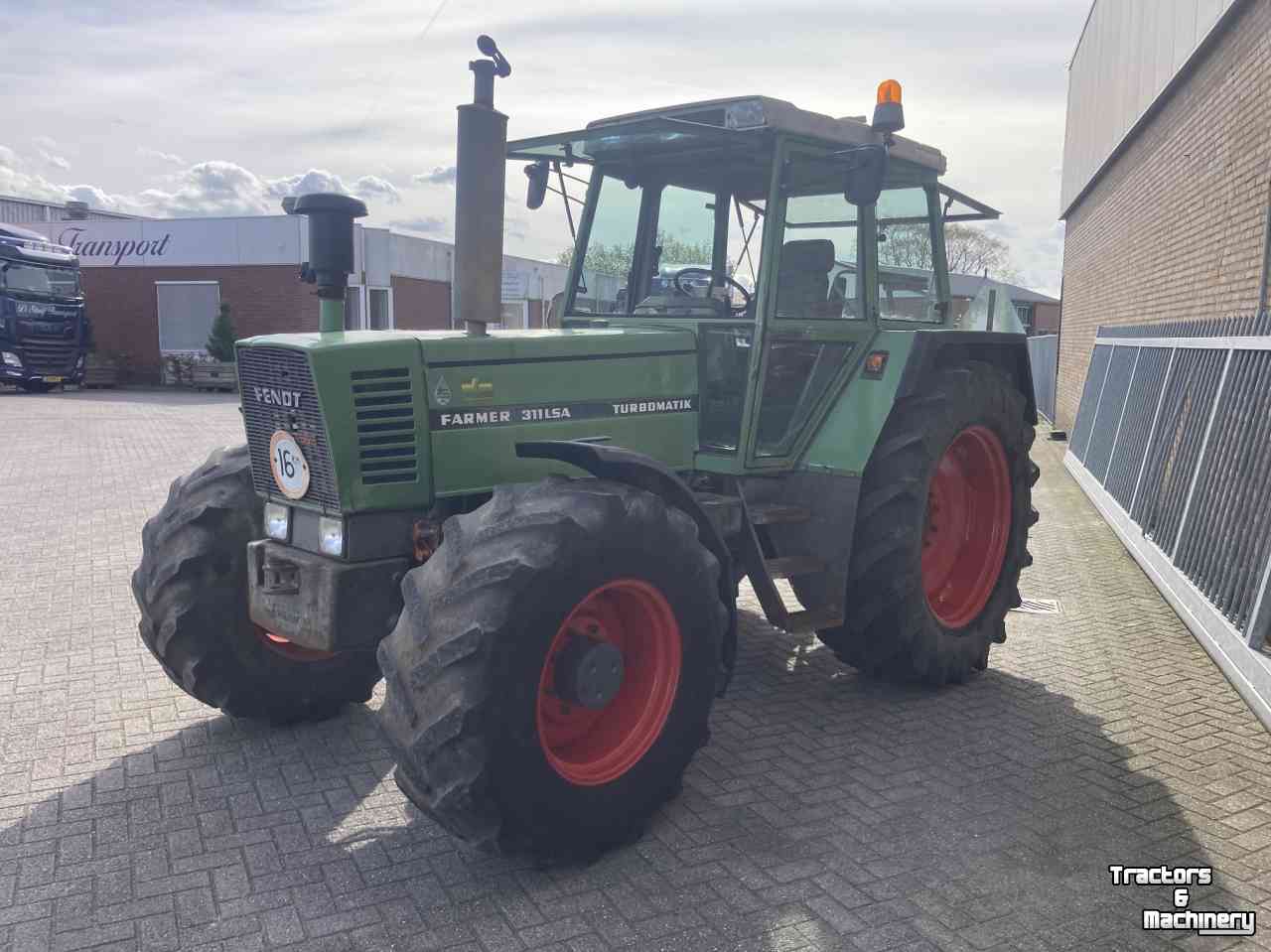 Tractors Fendt 311 LSA