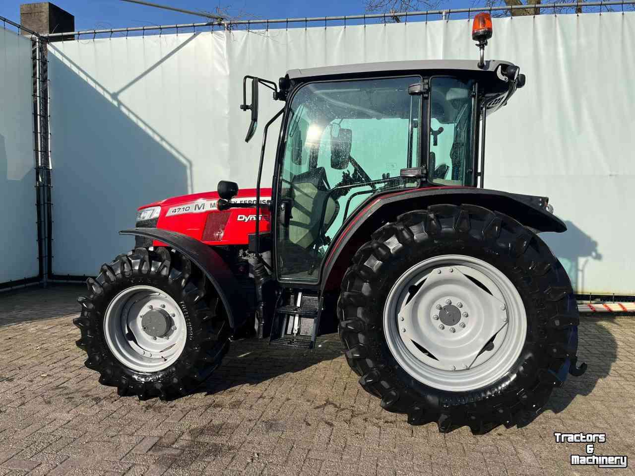 Tractor Massey Ferguson 4710 M Dyna-2 Essential