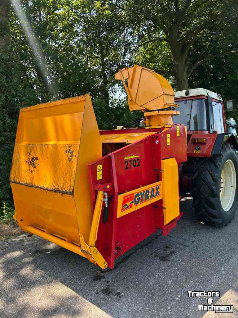 Straw spreader for boxes Gyrax gyrax stroblazer stroverdeler