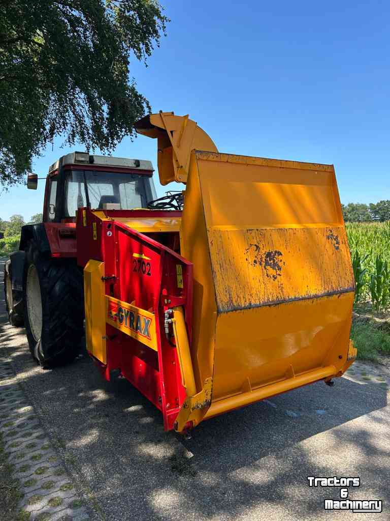 Straw spreader for boxes Gyrax gyrax stroblazer stroverdeler