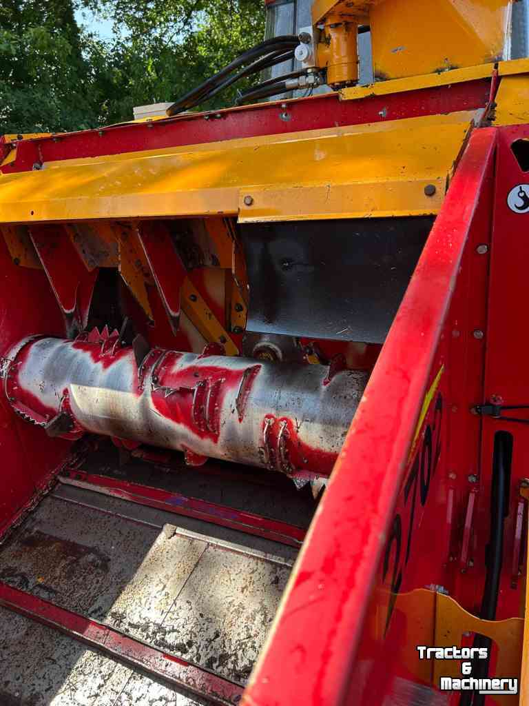 Straw spreader for boxes Gyrax gyrax stroblazer stroverdeler