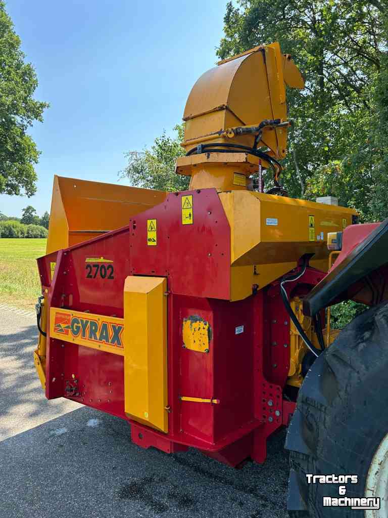 Straw spreader for boxes Gyrax gyrax stroblazer stroverdeler