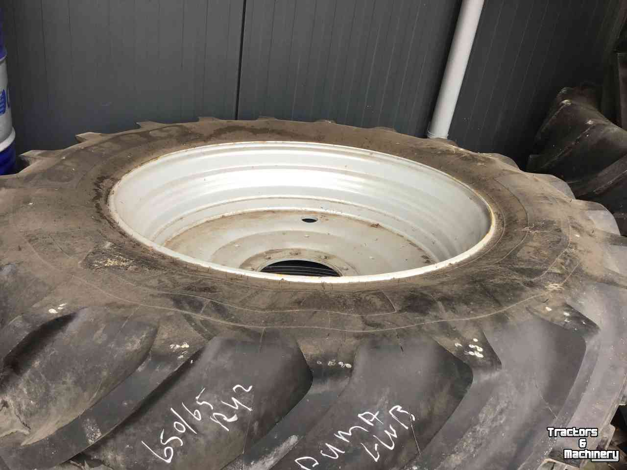 Wheels, Tyres, Rims & Dual spacers Michelin 650/65r42 met 10 gats velg 335mm hart
