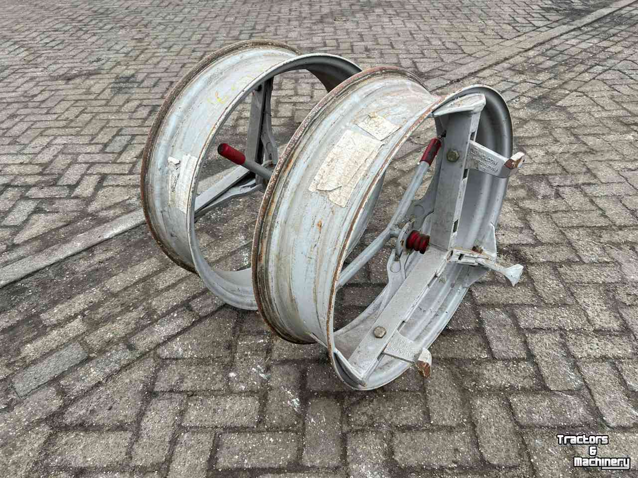 Wheels, Tyres, Rims & Dual spacers Molcon W8x28 3 ster dubbellucht