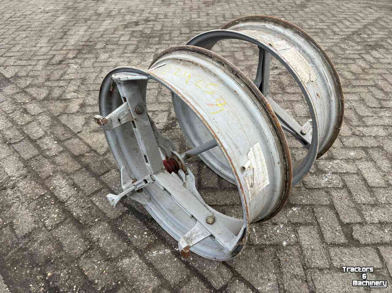 Wheels, Tyres, Rims & Dual spacers Molcon W8x28 3 ster dubbellucht