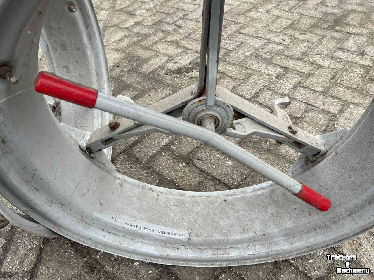 Wheels, Tyres, Rims & Dual spacers Molcon W8x28 3 ster dubbellucht