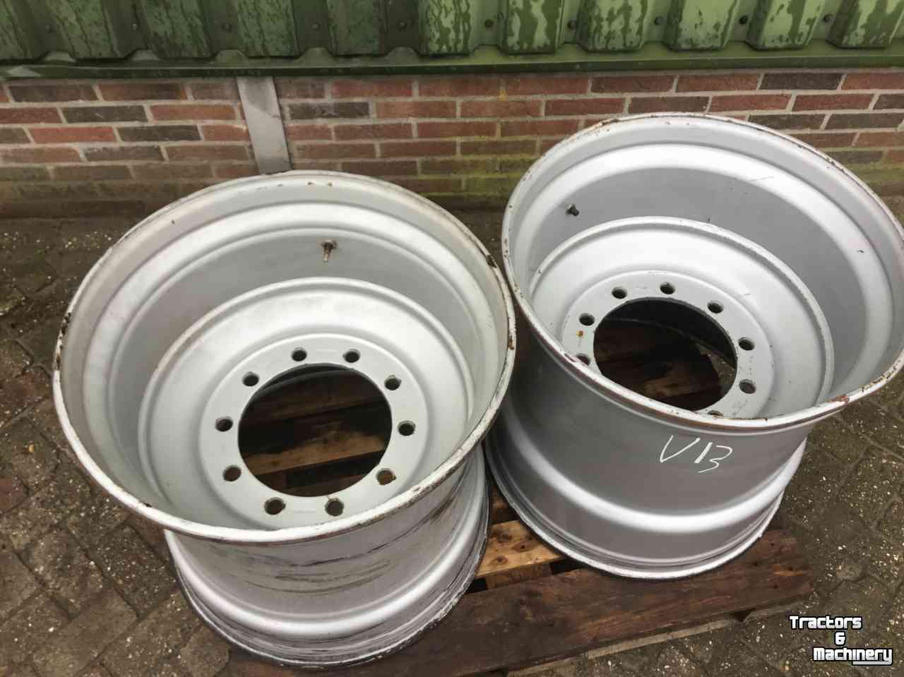 Wheels, Tyres, Rims & Dual spacers  SV.24.00x26,5 TH2