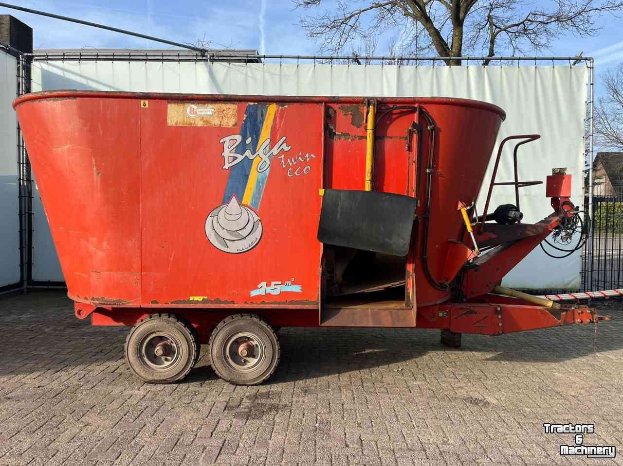 Vertical feed mixer Peecon Biga Twin Eco 15 m3 voermengwagen