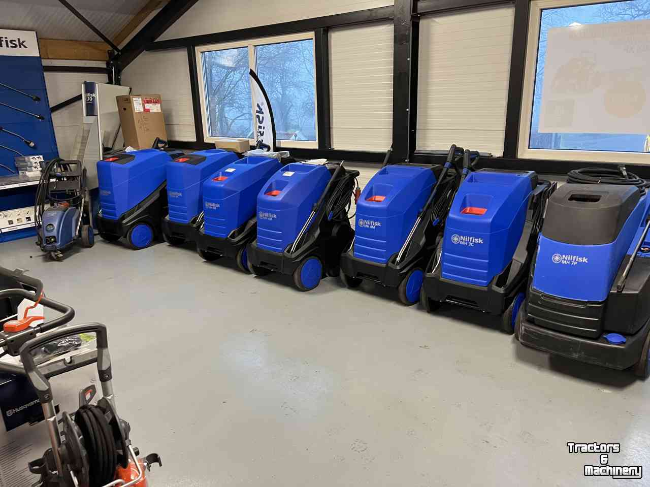 Ride-on mower Husqvarna Husqvarna R200IX Elektrische zitmaaier. Nieuw!