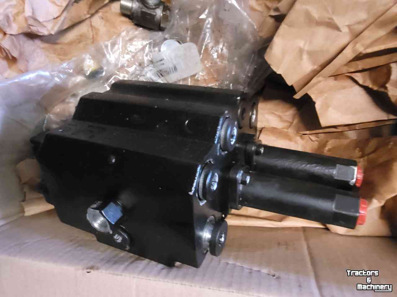 Used parts for tractors  Walvoil Ventiel SDM122/2