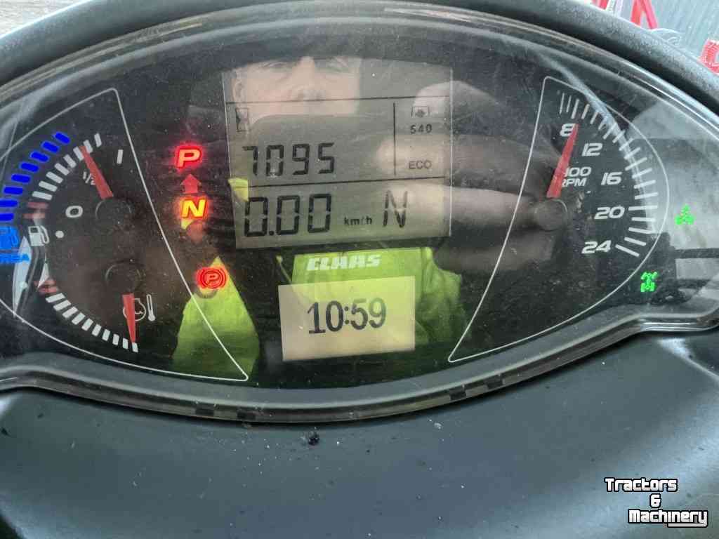 Tractor Claas Axion 810 C-matic
