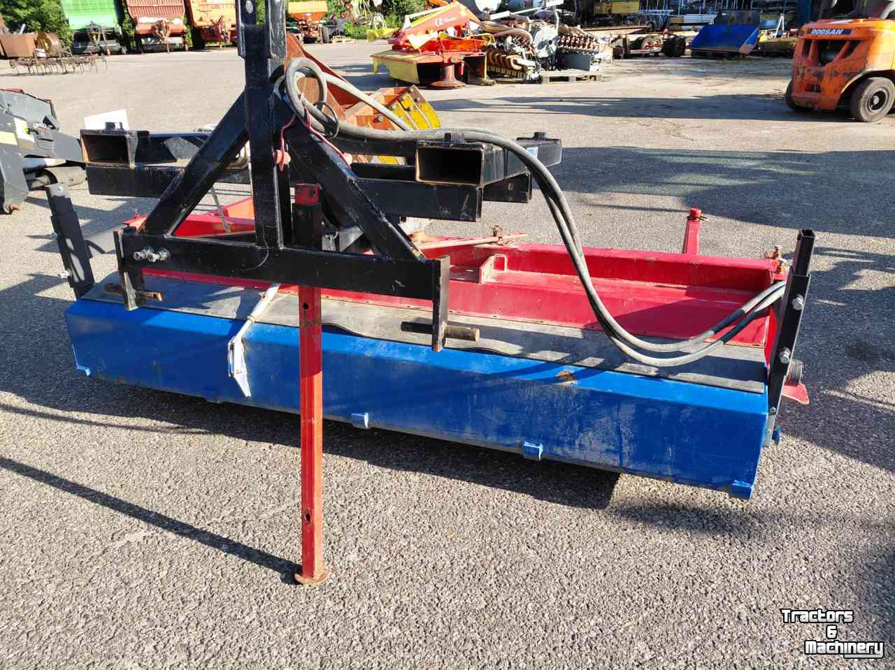 Sweeper Qmac KM225 Veegmachine