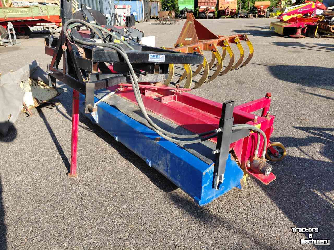 Sweeper Qmac KM225 Veegmachine