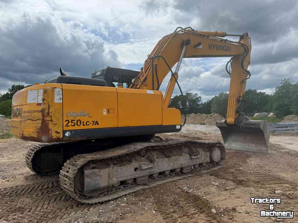 Excavator tracks Hyundai 250-7A