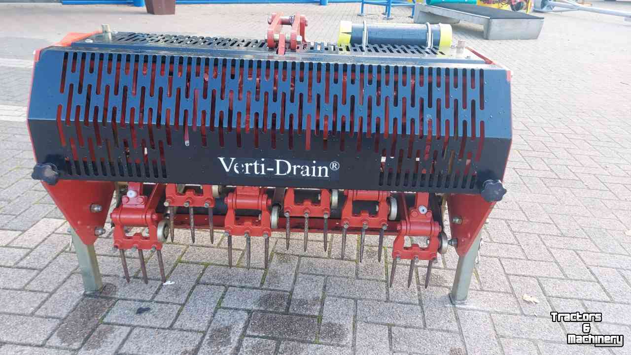 Meadow aerator Vertidrain Verti-Drain VD 7110 Beluchtingsmachine / Weidebeluchter