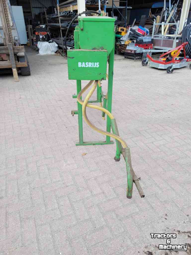 Fertilizer spreader Basrijs rijenstrooier 6 rijen