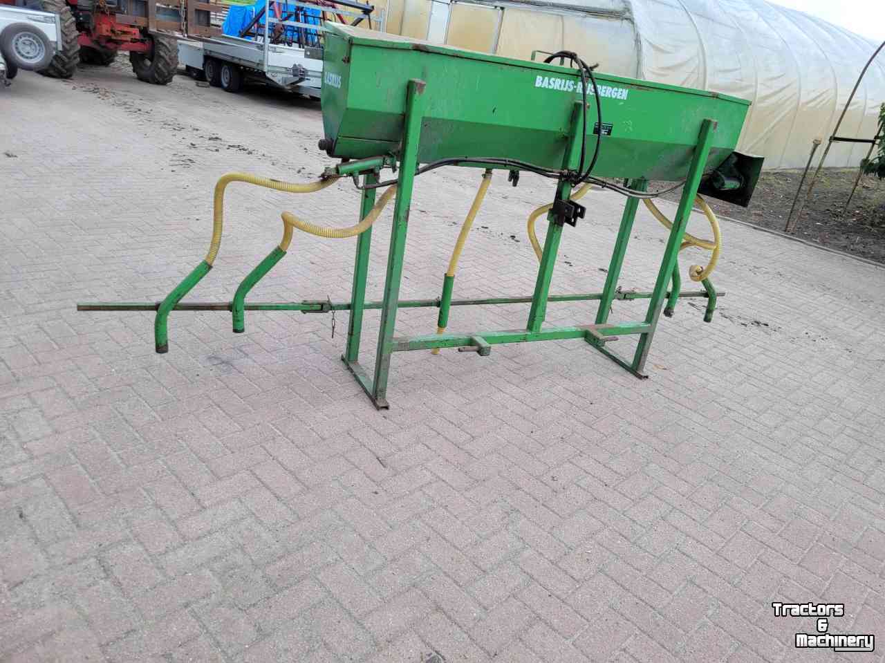 Fertilizer spreader Basrijs rijenstrooier 6 rijen