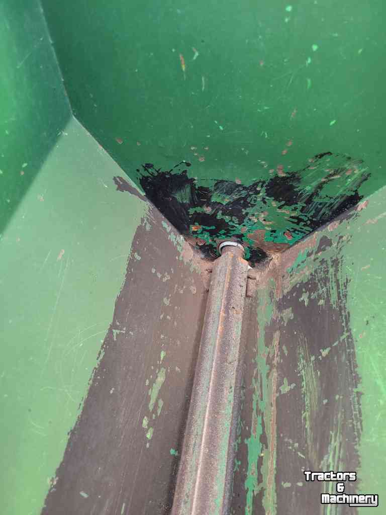 Fertilizer spreader Basrijs rijenstrooier 6 rijen