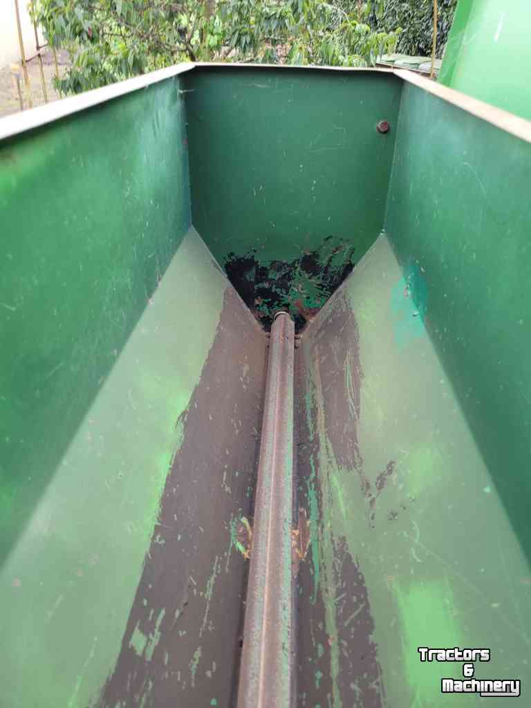 Fertilizer spreader Basrijs rijenstrooier 6 rijen