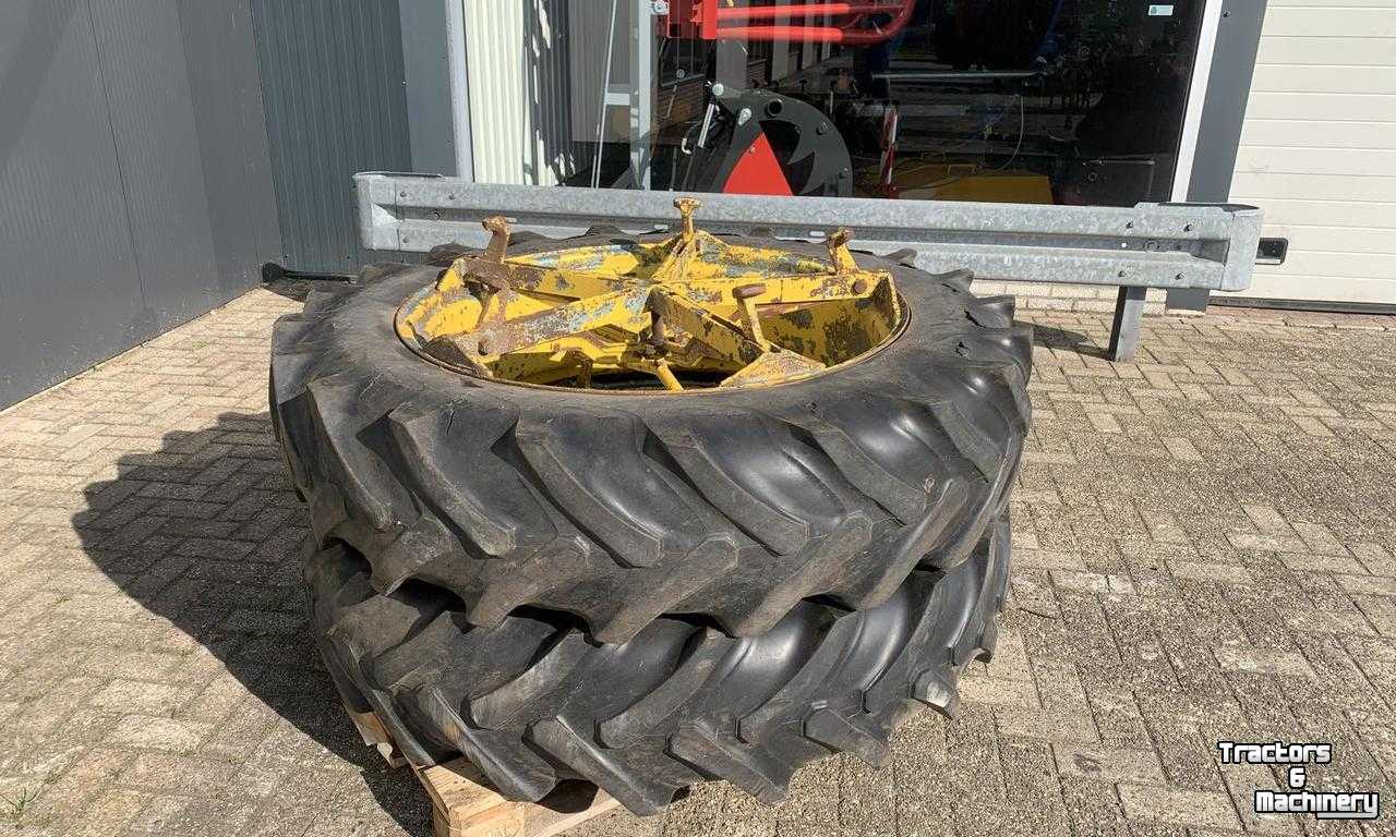 Wheels, Tyres, Rims & Dual spacers Vredestein 13.6R38