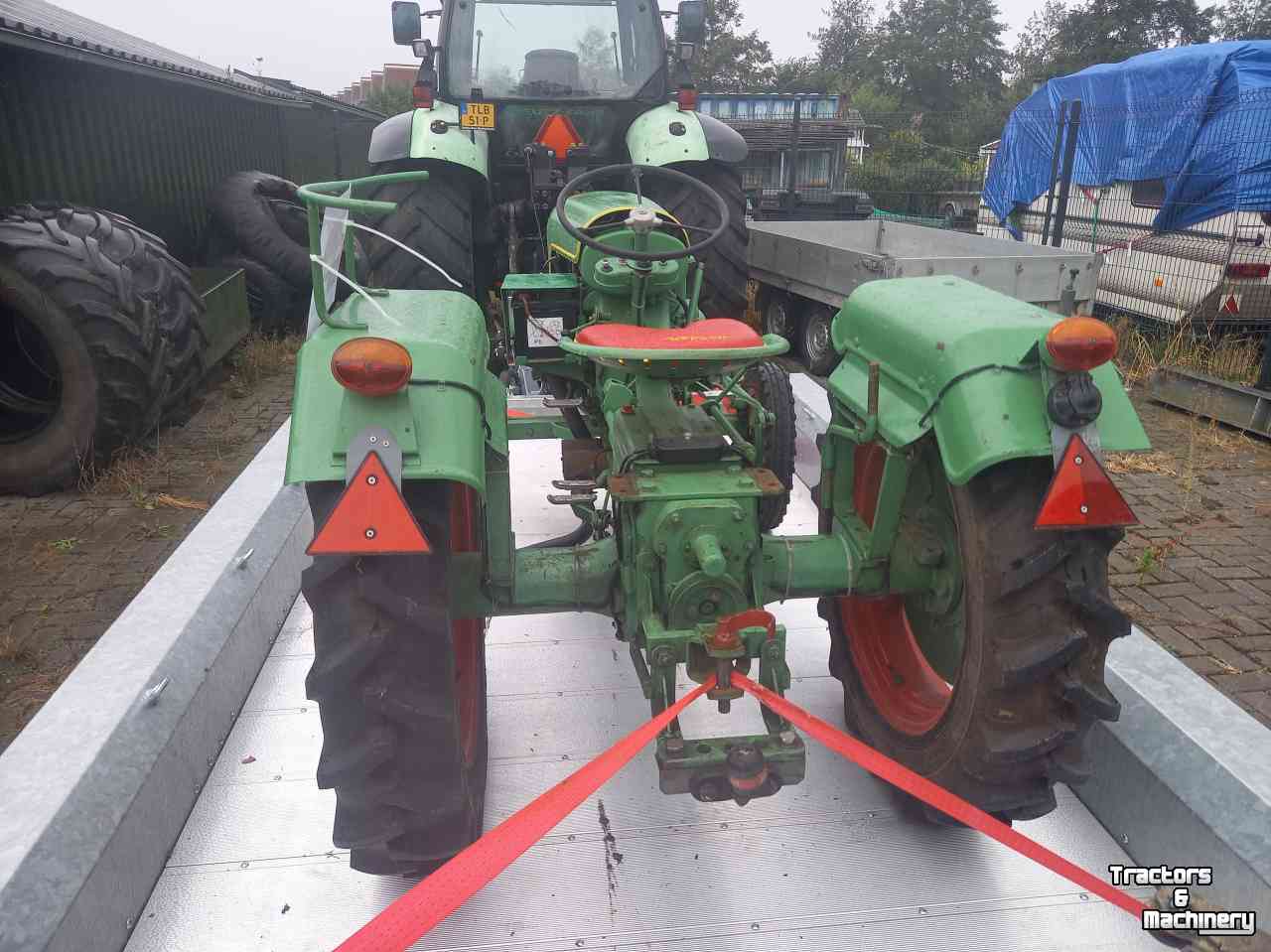 Tractors Holder B10
