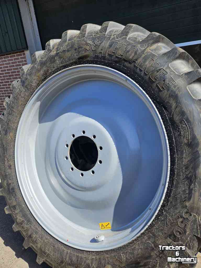 Wheels, Tyres, Rims & Dual spacers Alliance 380/90R50 A-350 op 10- gaats velg