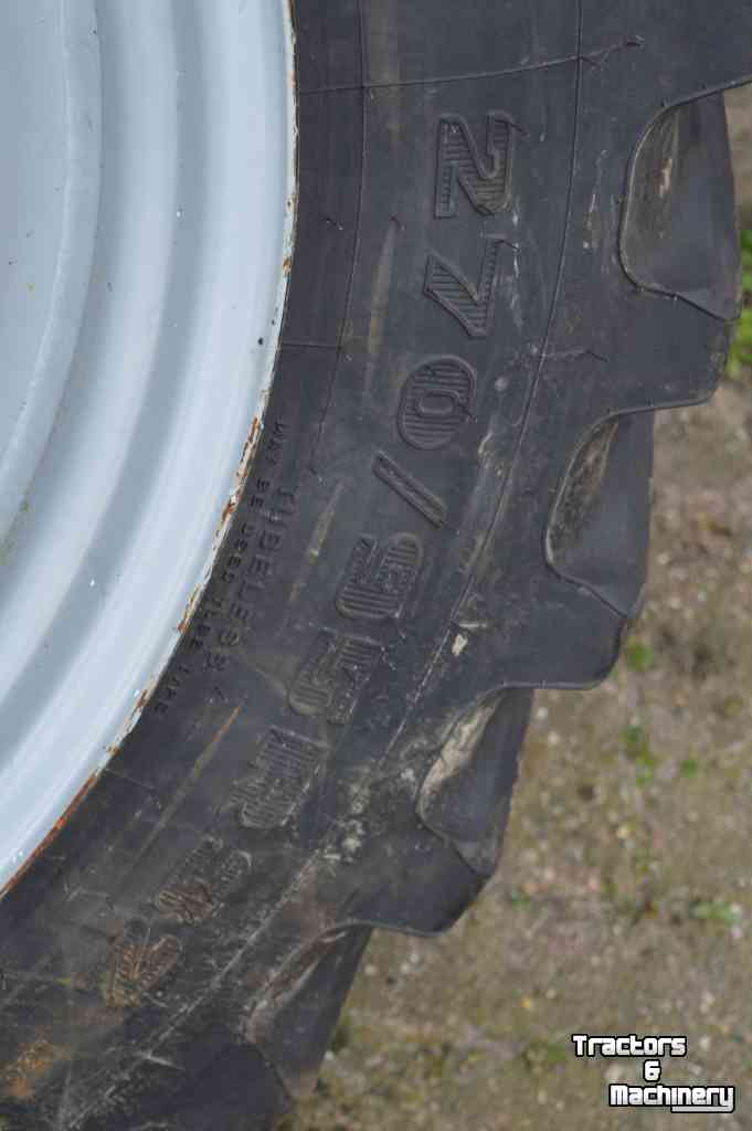 Wheels, Tyres, Rims & Dual spacers Firestone 270/95r32