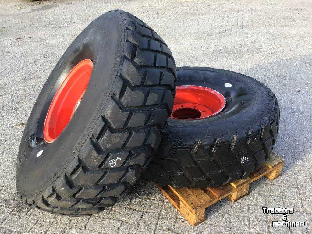 Wheels, Tyres, Rims & Dual spacers Michelin 16.00 R20 op 8 gaats velg