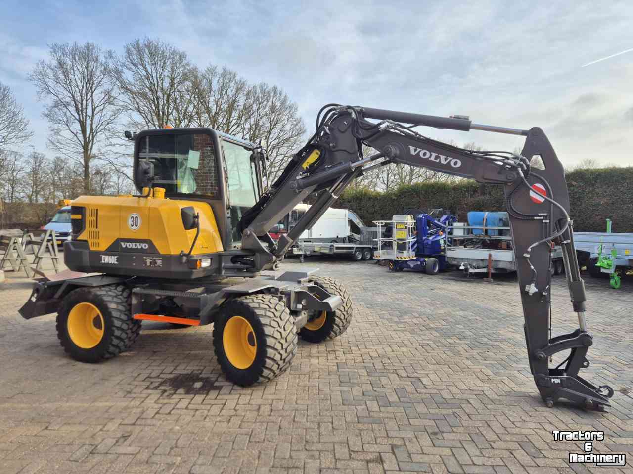 Excavator mobile Volvo EW60E