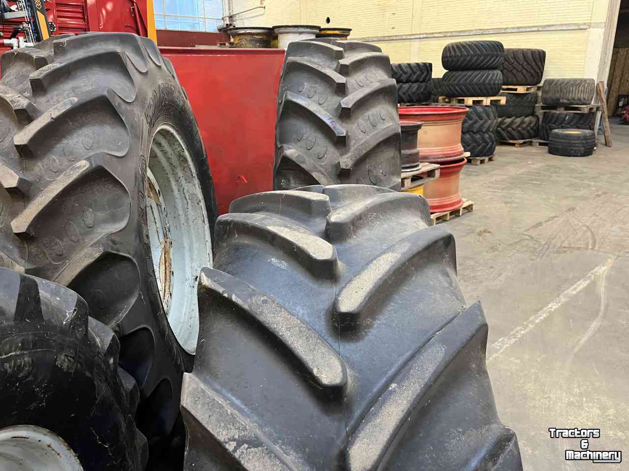Wheels, Tyres, Rims & Dual spacers Michelin 540/65R30 MultiBIB / BKT 520/85R42 AgriMAX