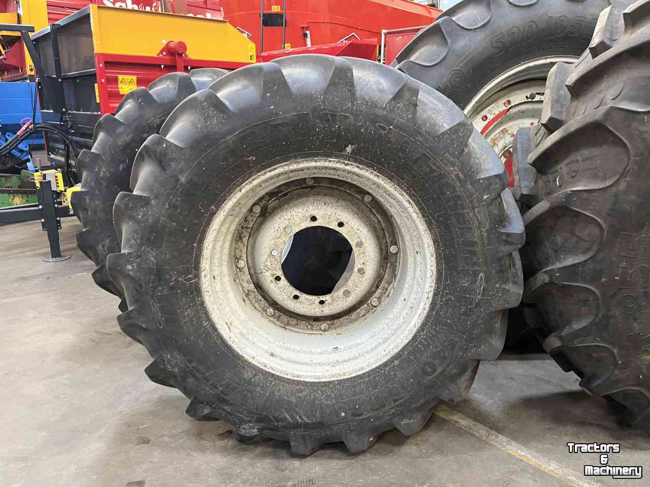 Wheels, Tyres, Rims & Dual spacers Michelin 540/65R30 MultiBIB / BKT 520/85R42 AgriMAX