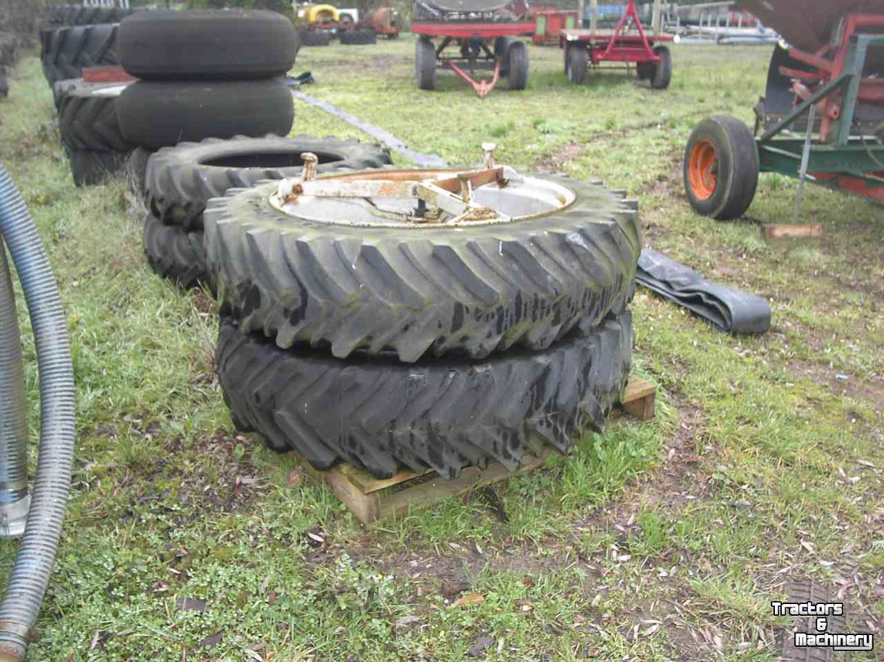 Wheels, Tyres, Rims & Dual spacers Molcon 13.6 x 38