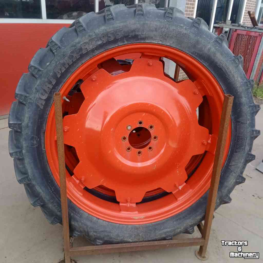Wheels, Tyres, Rims & Dual spacers Claas 270 95 r44 en 230 95 r32