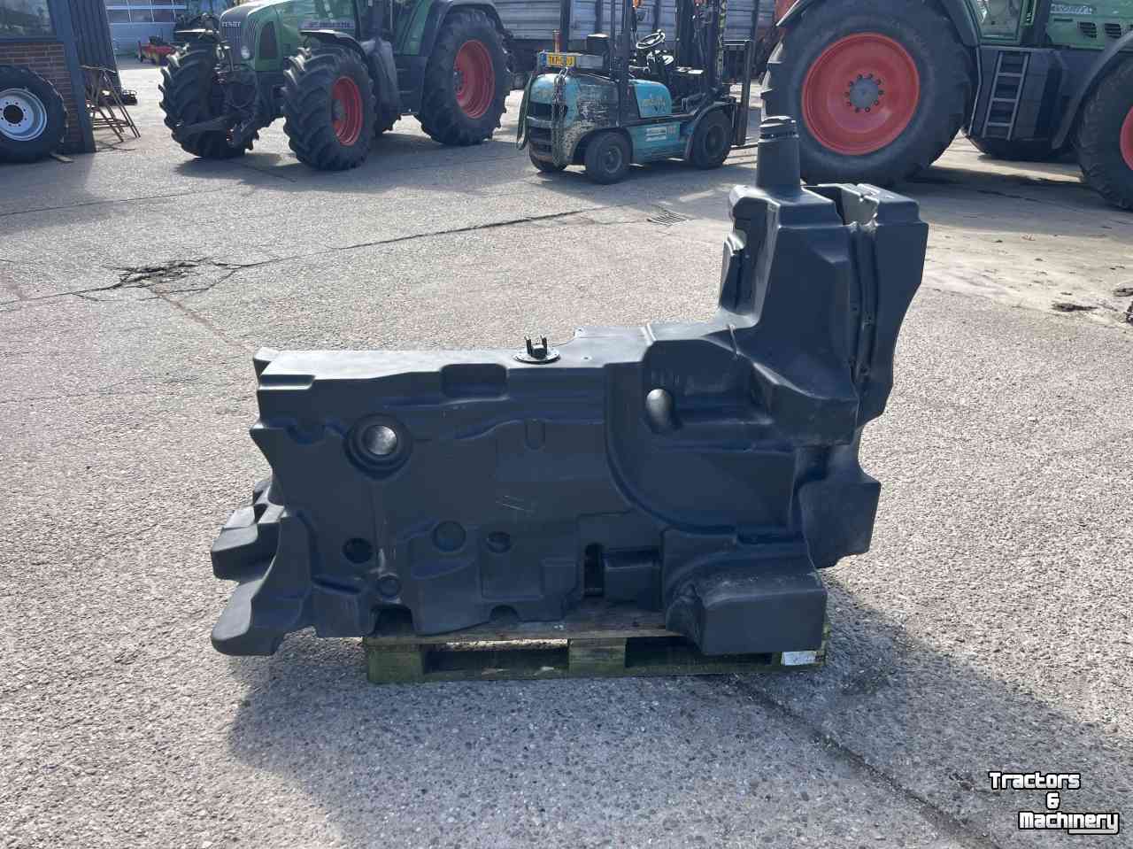 Used parts for tractors Fendt Brandstoftank | H743200060021