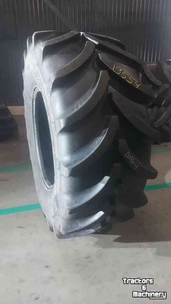 Wheels, Tyres, Rims & Dual spacers Vredestein 600/70R30