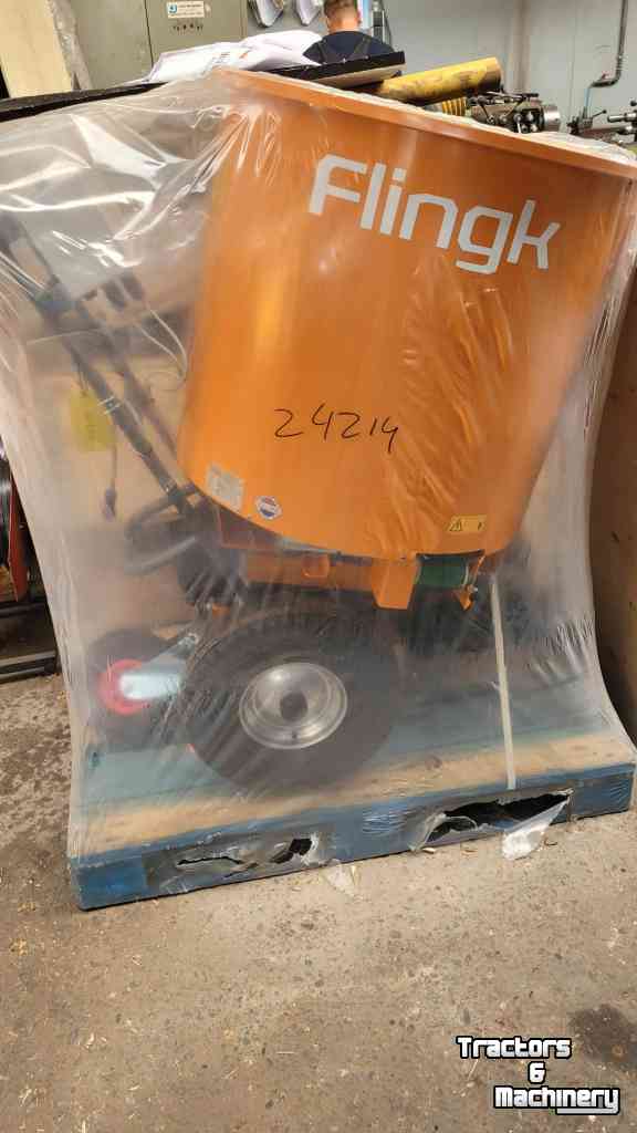 Sawdust spreader for boxes Flingk SE 250