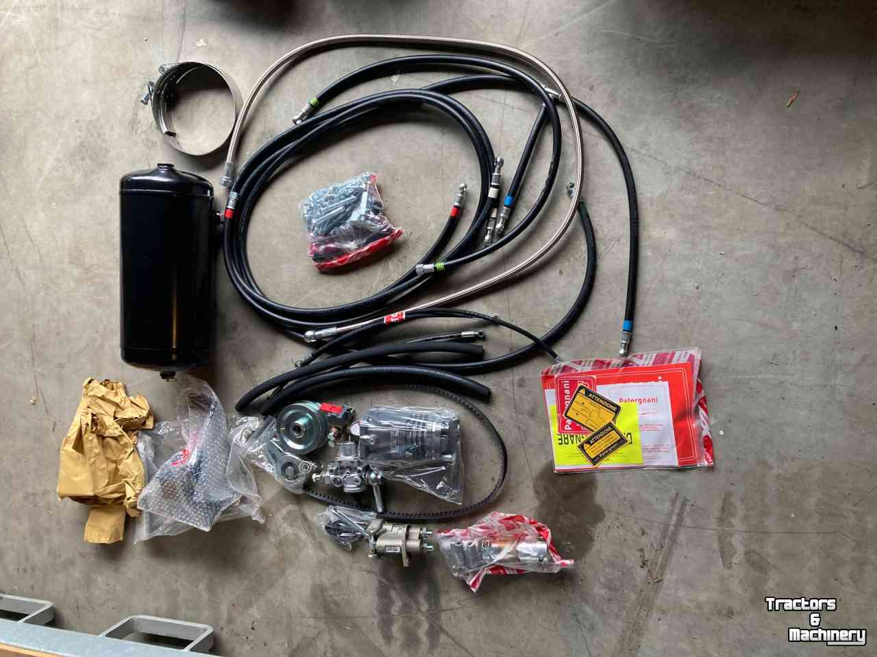 Diverse new spare-parts Kubota Luchtremset tbv  M95 /  MGX 105