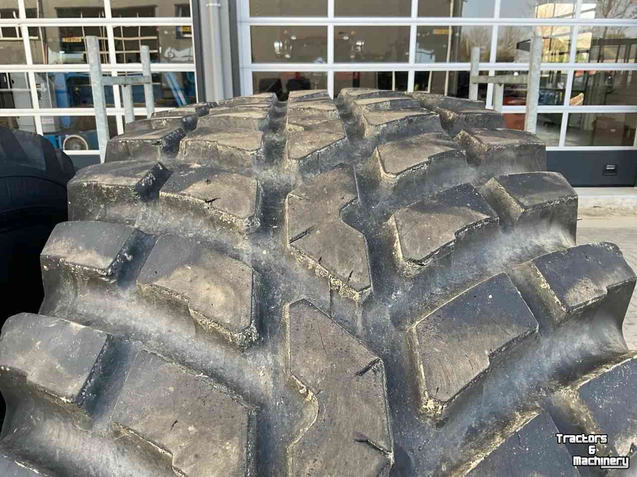 Wheels, Tyres, Rims & Dual spacers Nokian 650/65 R42 + 540/65 R30 TRI2