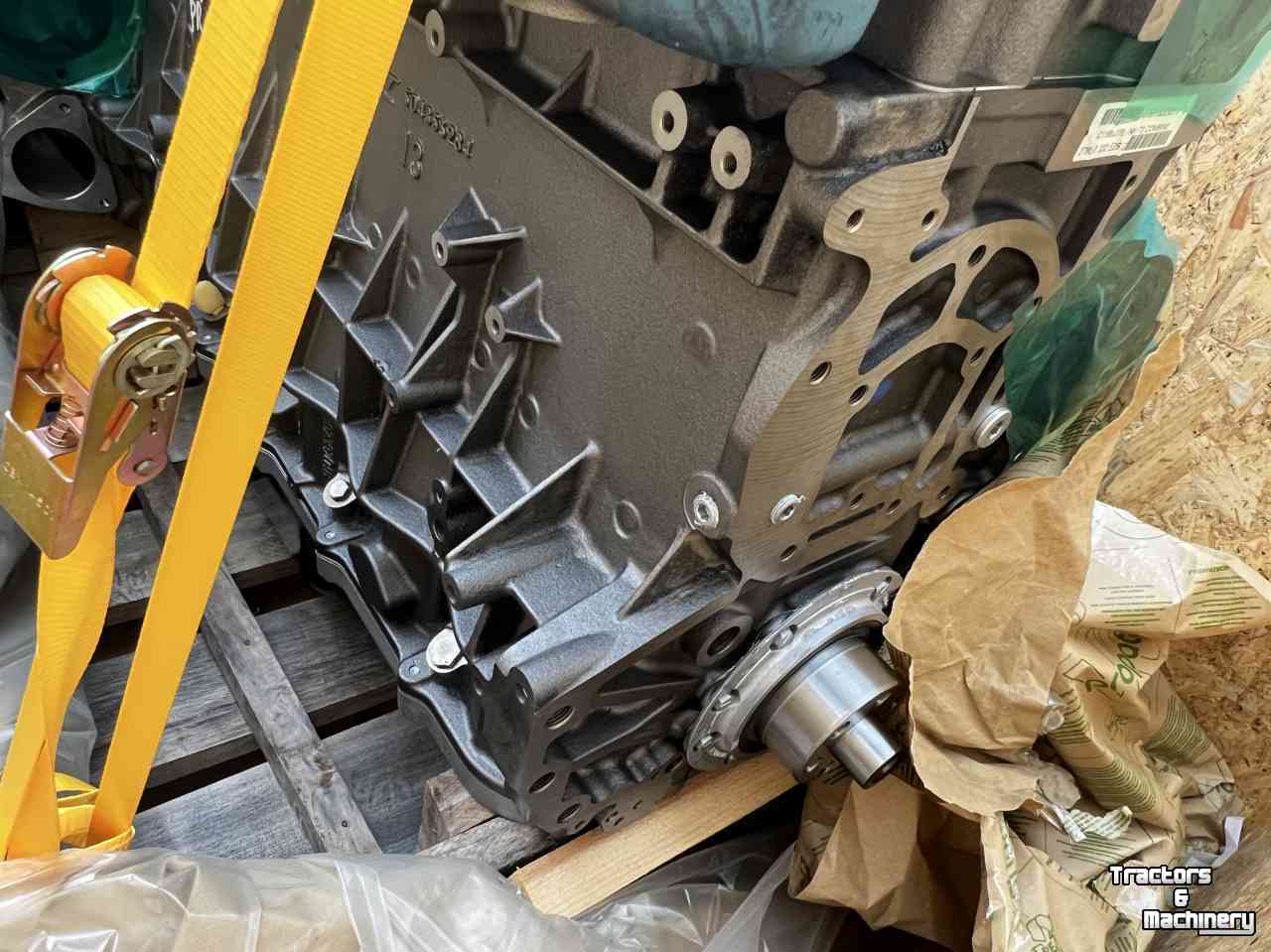 Combine Case-IH FPT Motor Long Block 6cil F3BFE613D Parts no:5802216957R