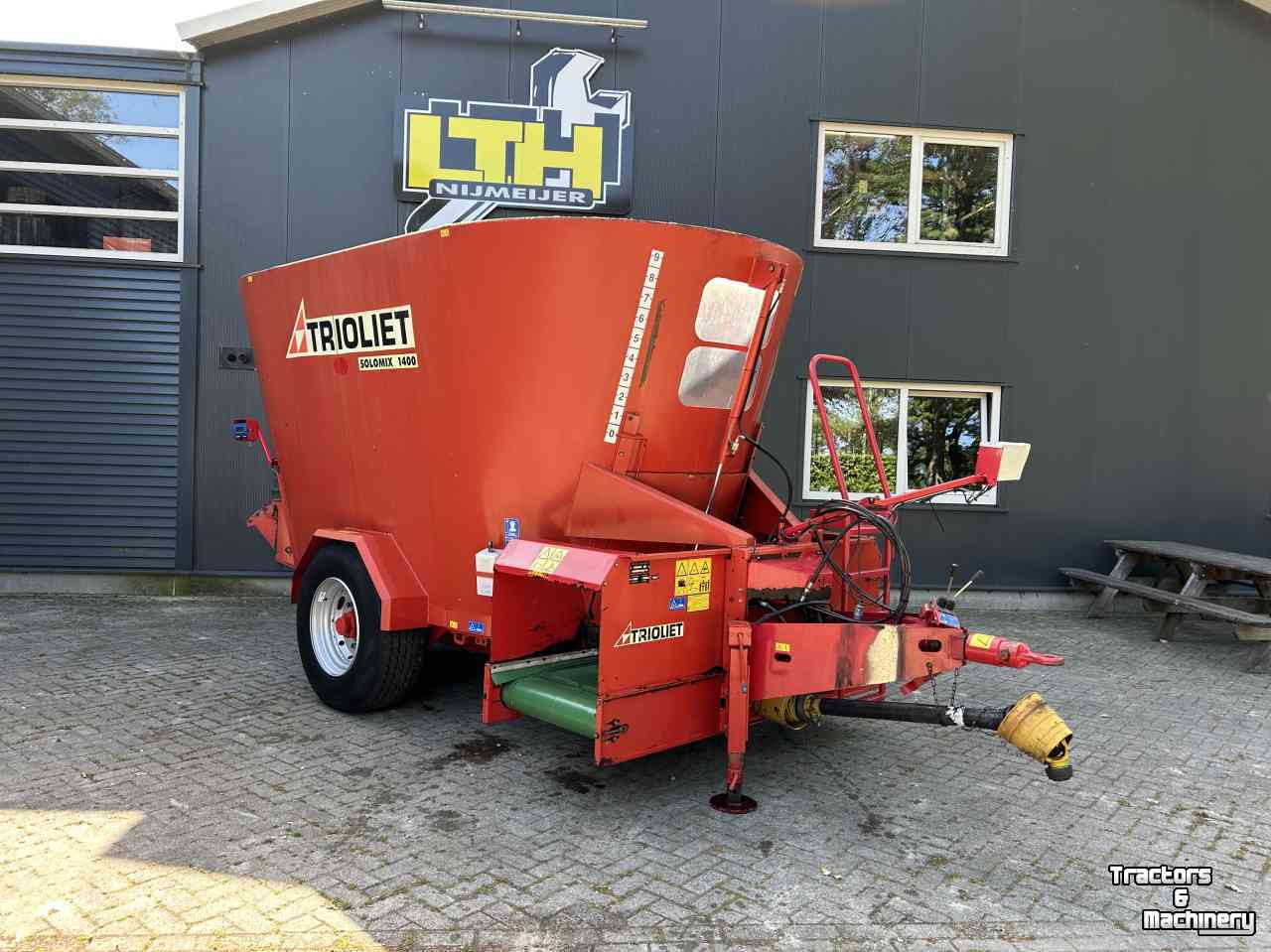 Vertical feed mixer Trioliet Trioliet Solomix 1400 2 vijzels voermengwagen