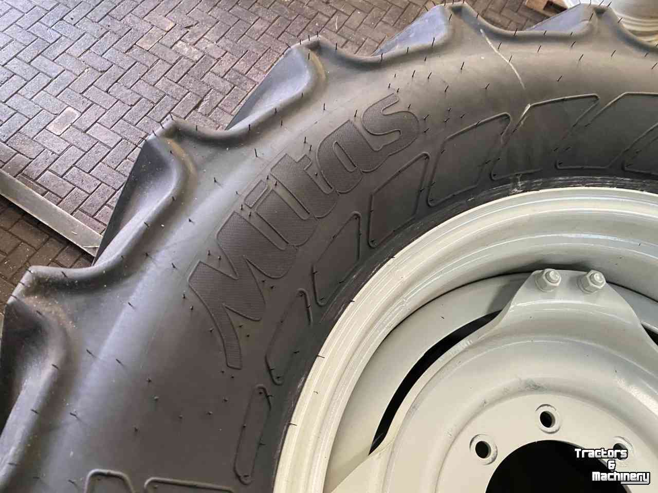 Wheels, Tyres, Rims & Dual spacers Valtra 600/65R38 + 480/65R28 Mitas wielenset Nieuw