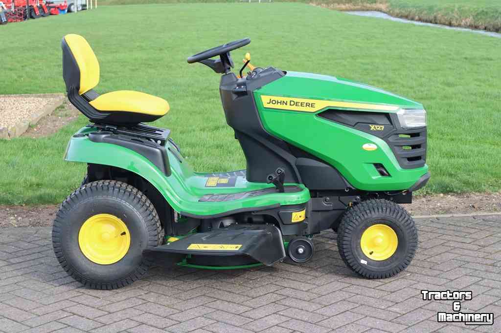 Ride-on mower John Deere X127