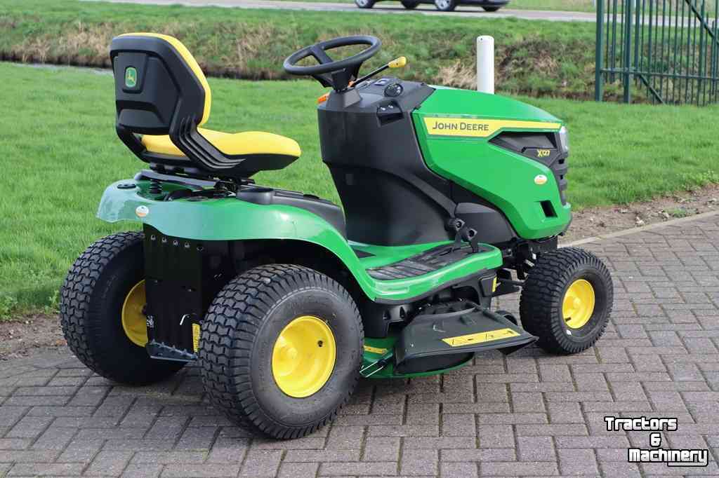 Ride-on mower John Deere X127