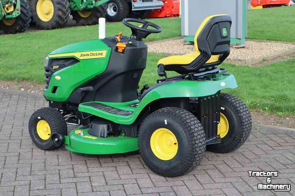 Ride-on mower John Deere X127