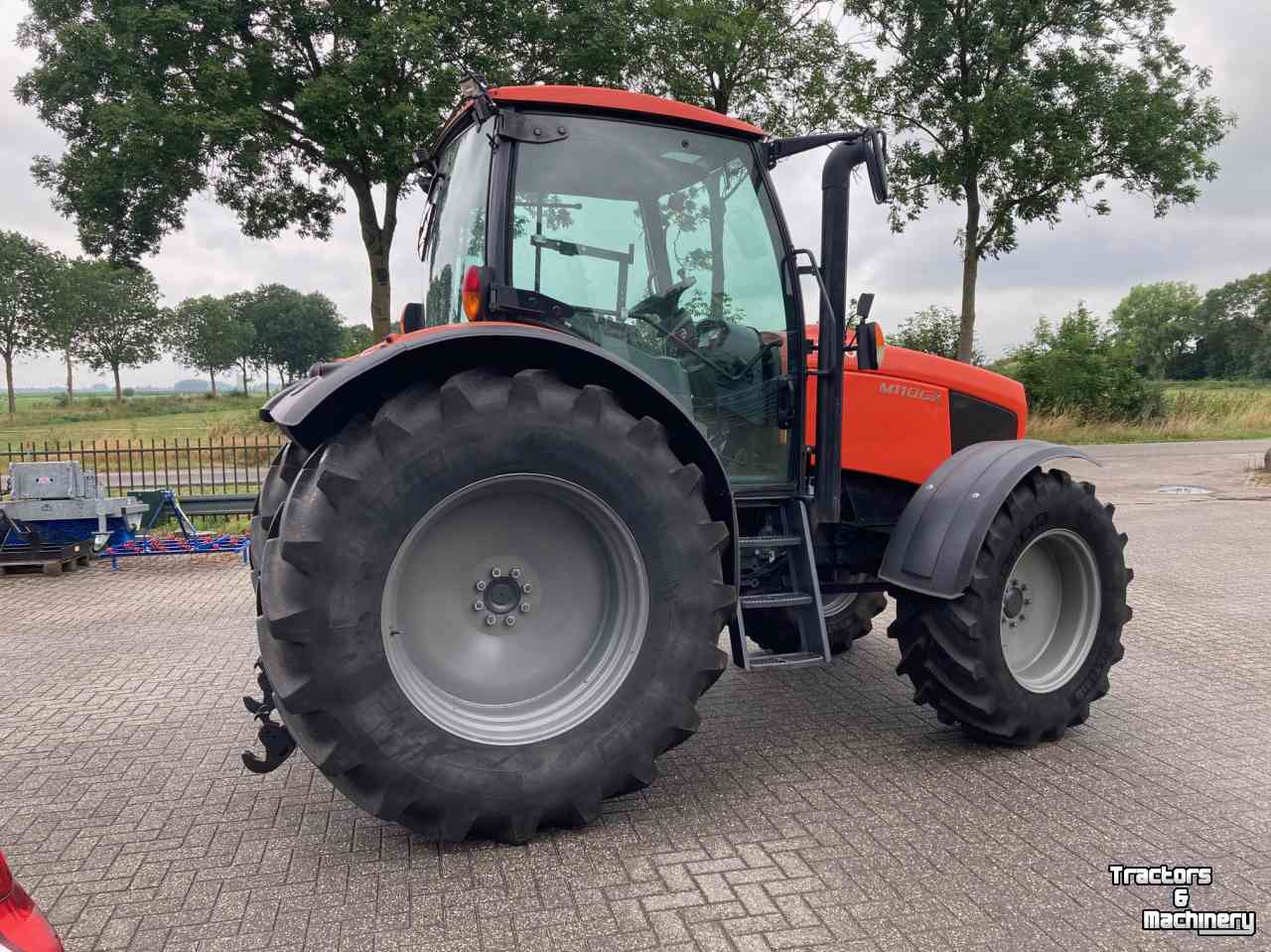 Tractor Kubota M110GX