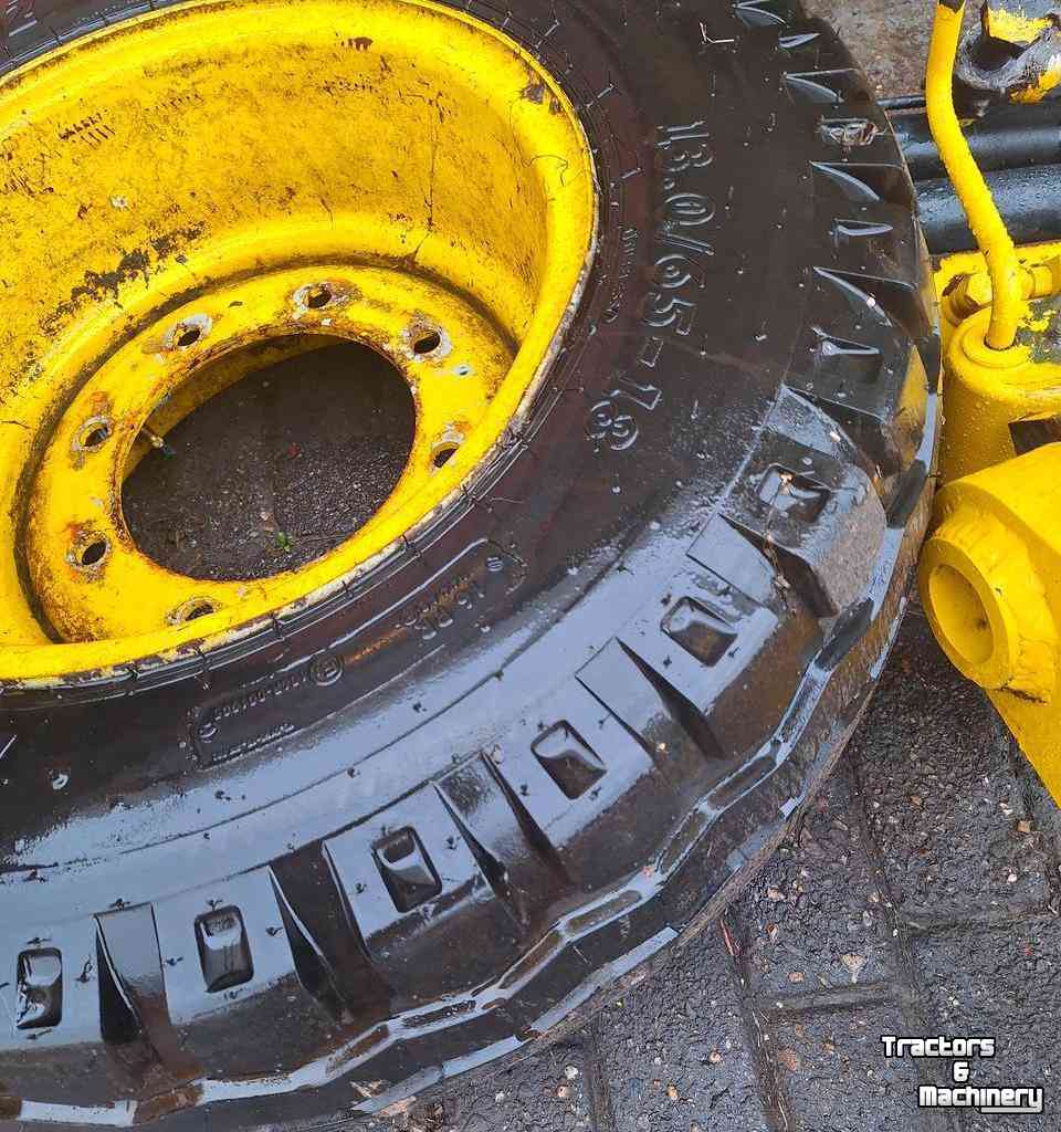 Wheels, Tyres, Rims & Dual spacers  BKT 13.065X18 BKT AW702 WIEL 8-221-275