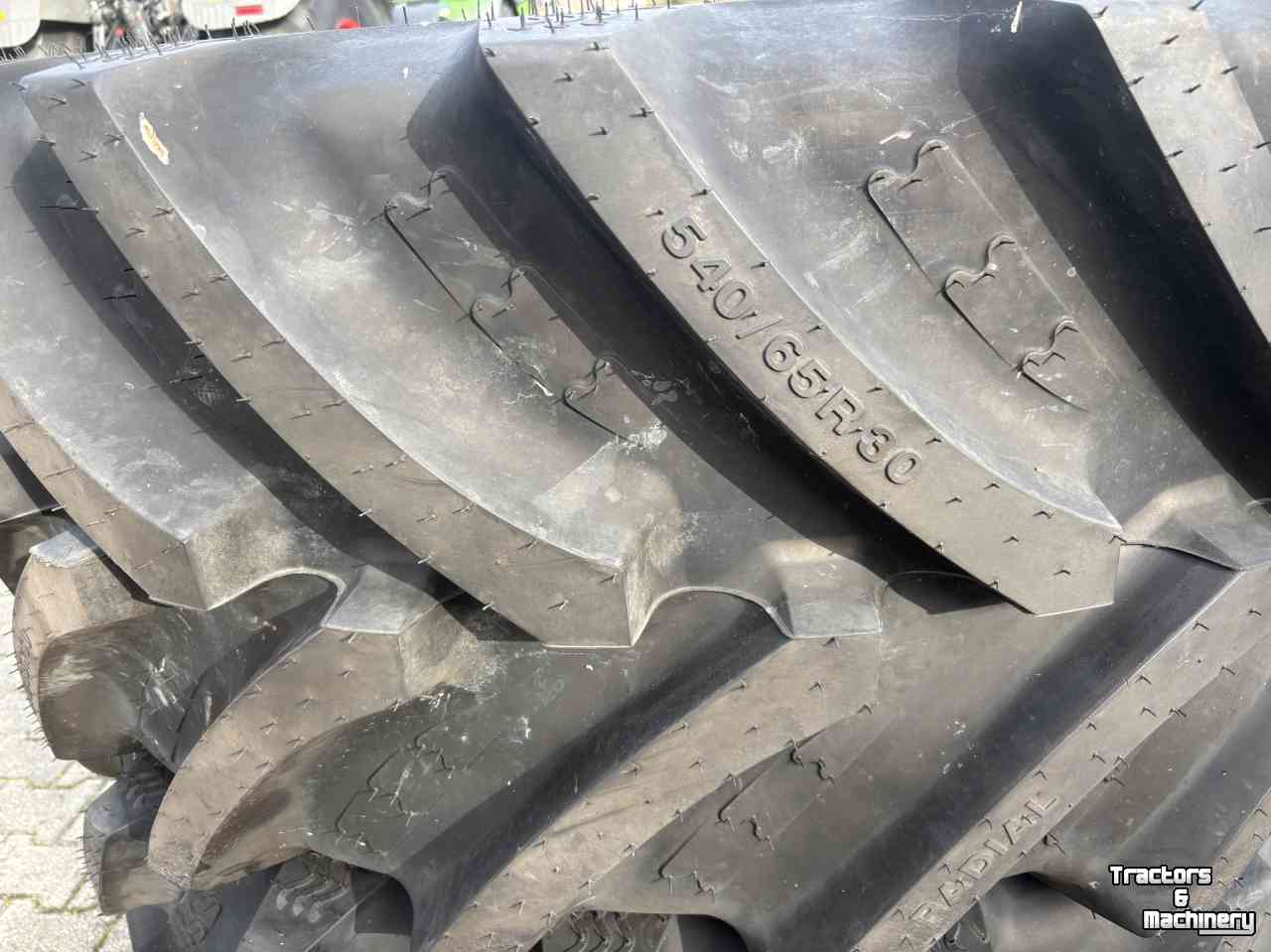 Wheels, Tyres, Rims & Dual spacers BKT 540/65R30 Nieuw!