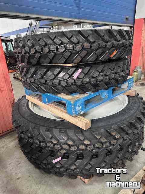 Wheels, Tyres, Rims & Dual spacers Alliance 270/ 95 R54 + 270/95 R38 VF op 2.25m en 1.50m Alliance